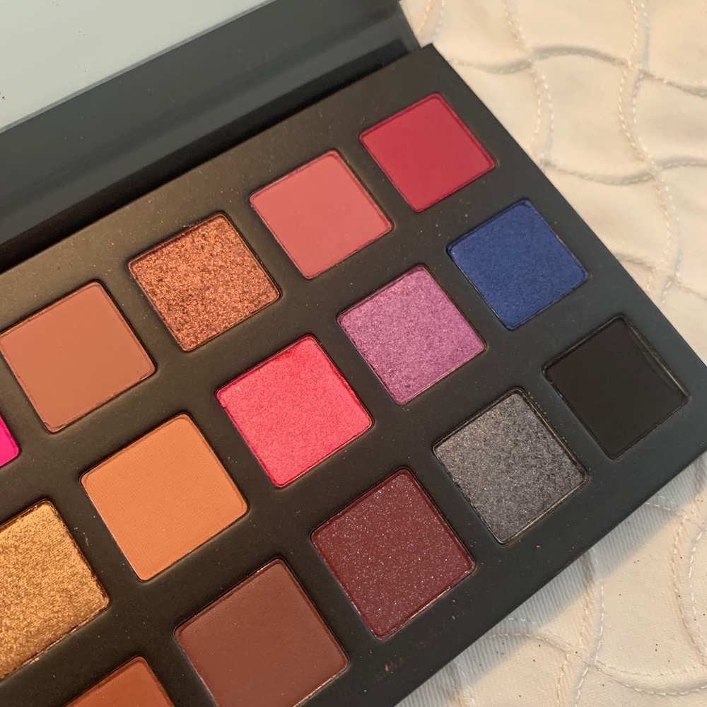 ⭐️NEW⭐️Kylie Cosmetics Sipping Pretty eyeshadow palette - Picture 7 of 9